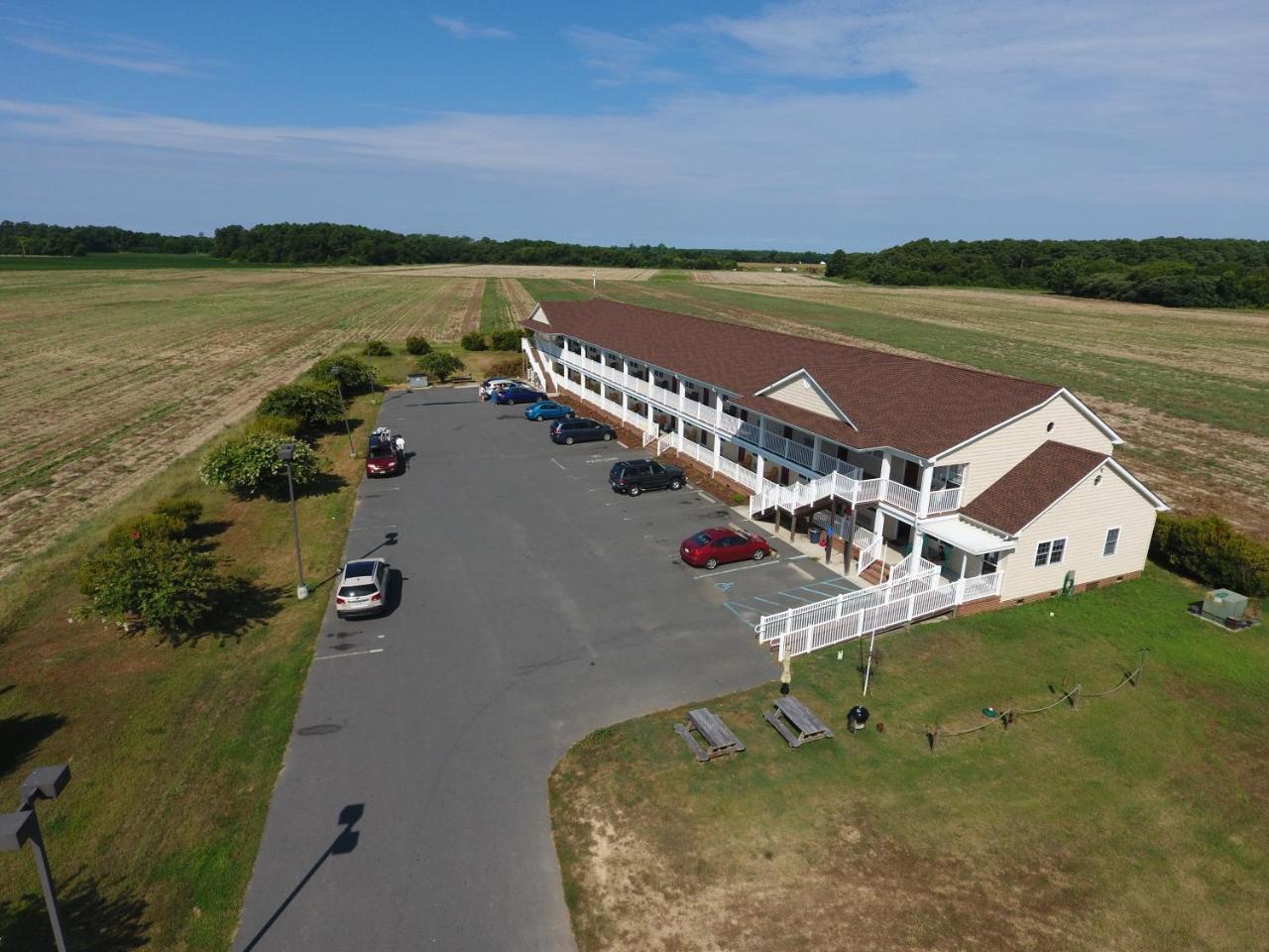 Shore Stay Suites Кейп Чарлз Екстериор снимка